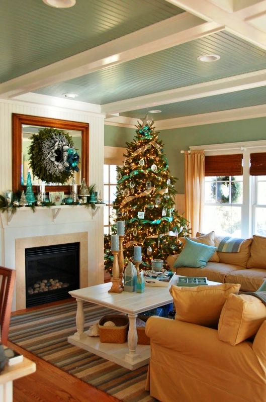 coastal-living-room-at-christmas