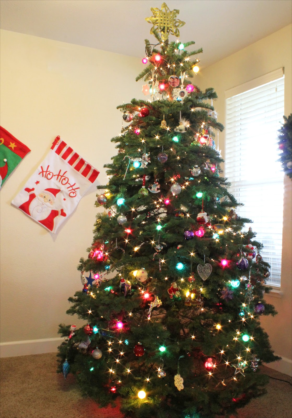 colored-lights-christmas-tree-decorating-ideas