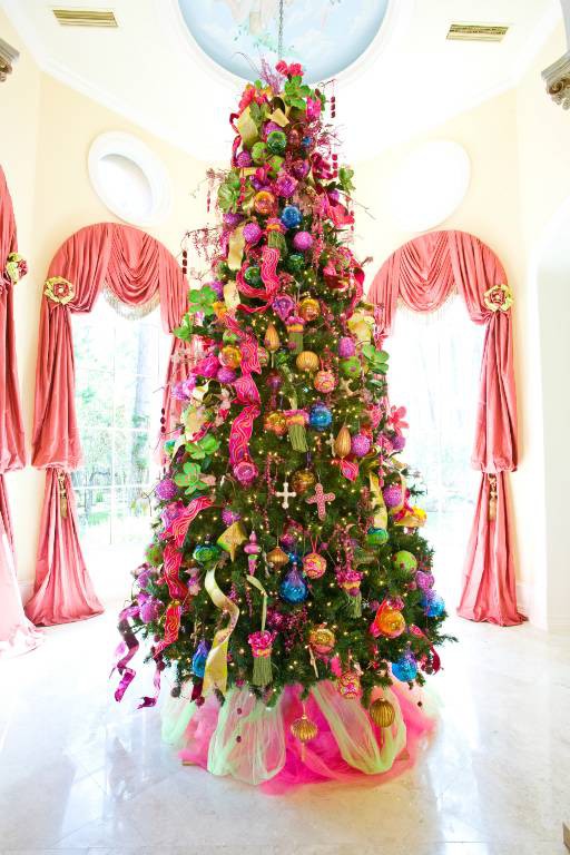 colorful-christmas-tree-decorating-ideas