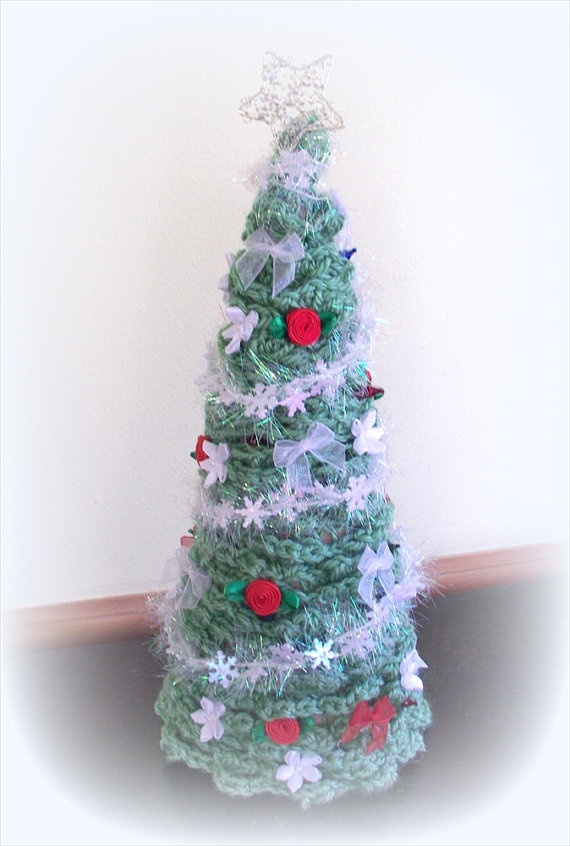 crochet-christmas-tree-decoration-view