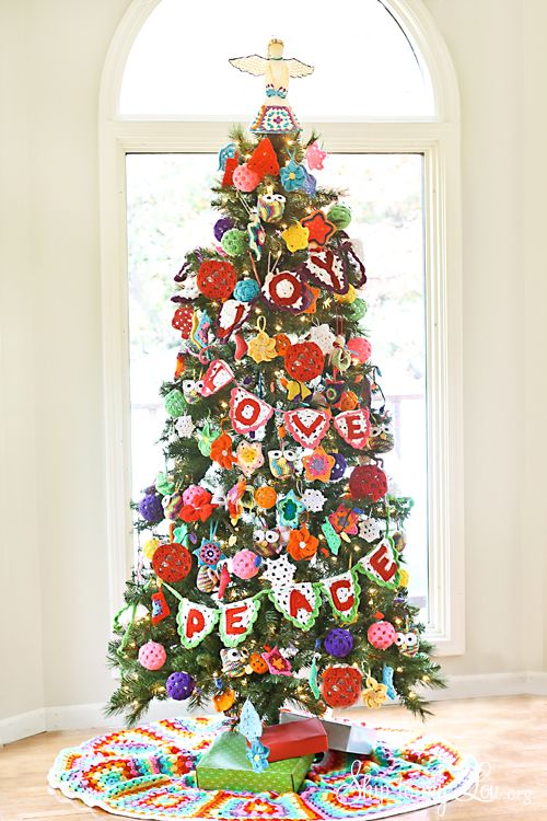 crochet-christmas-tree-decorations-fine-design