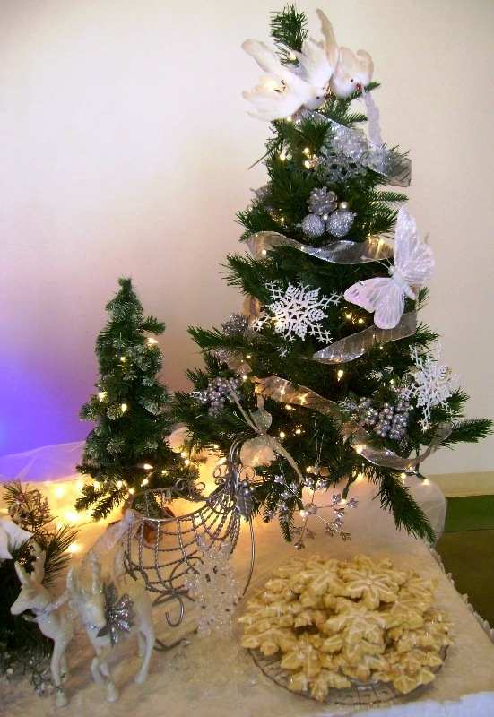 cubicle-christmas-winter-wonderland-decorations