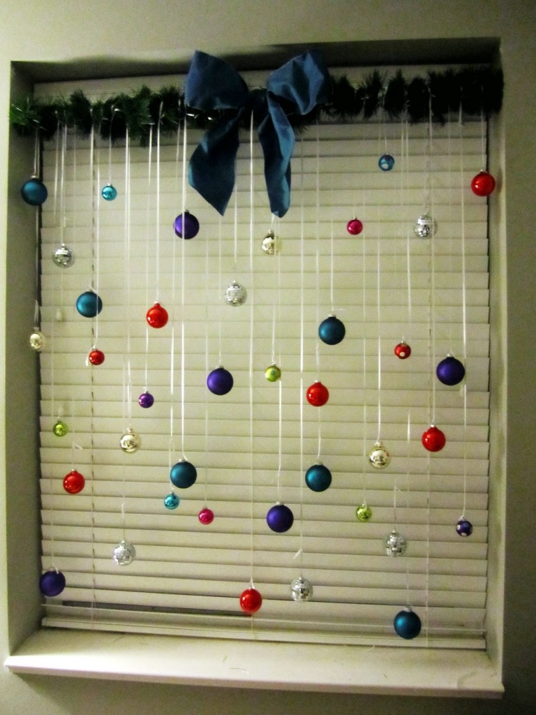 cute-christmas-window-decorations