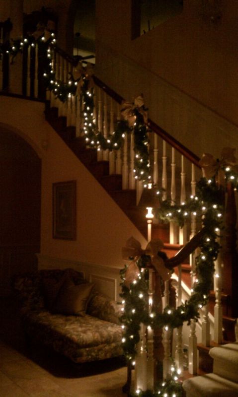 decorate-the-stairs-for-christmas