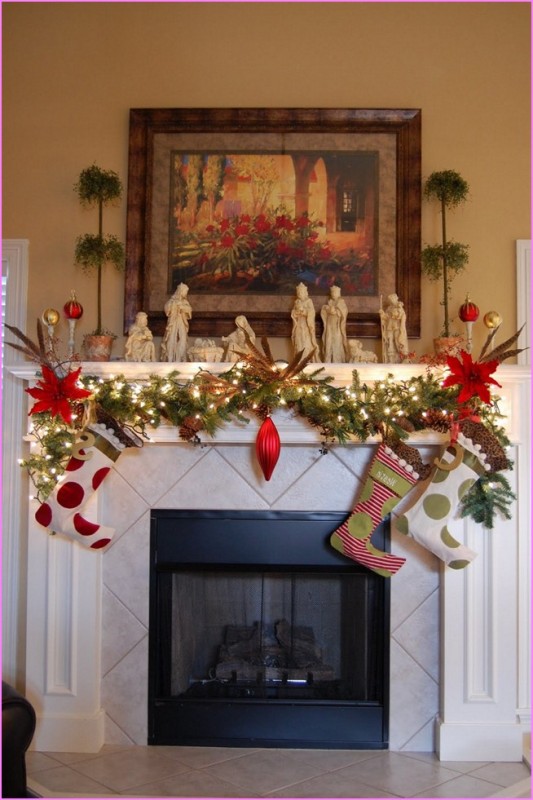 decorating-a-fireplace-mantel-for-christmas