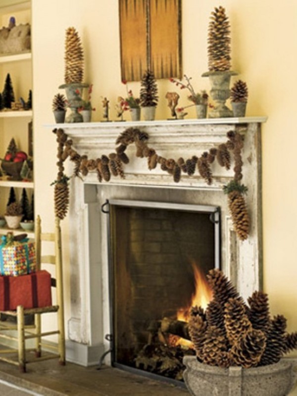 decorating-a-fireplace-for-christmas