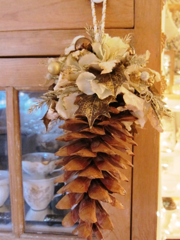 decorative-pine-cones-for-christmas