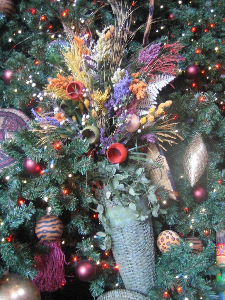 disney-animal-kingdom-lodge-christmas-tree
