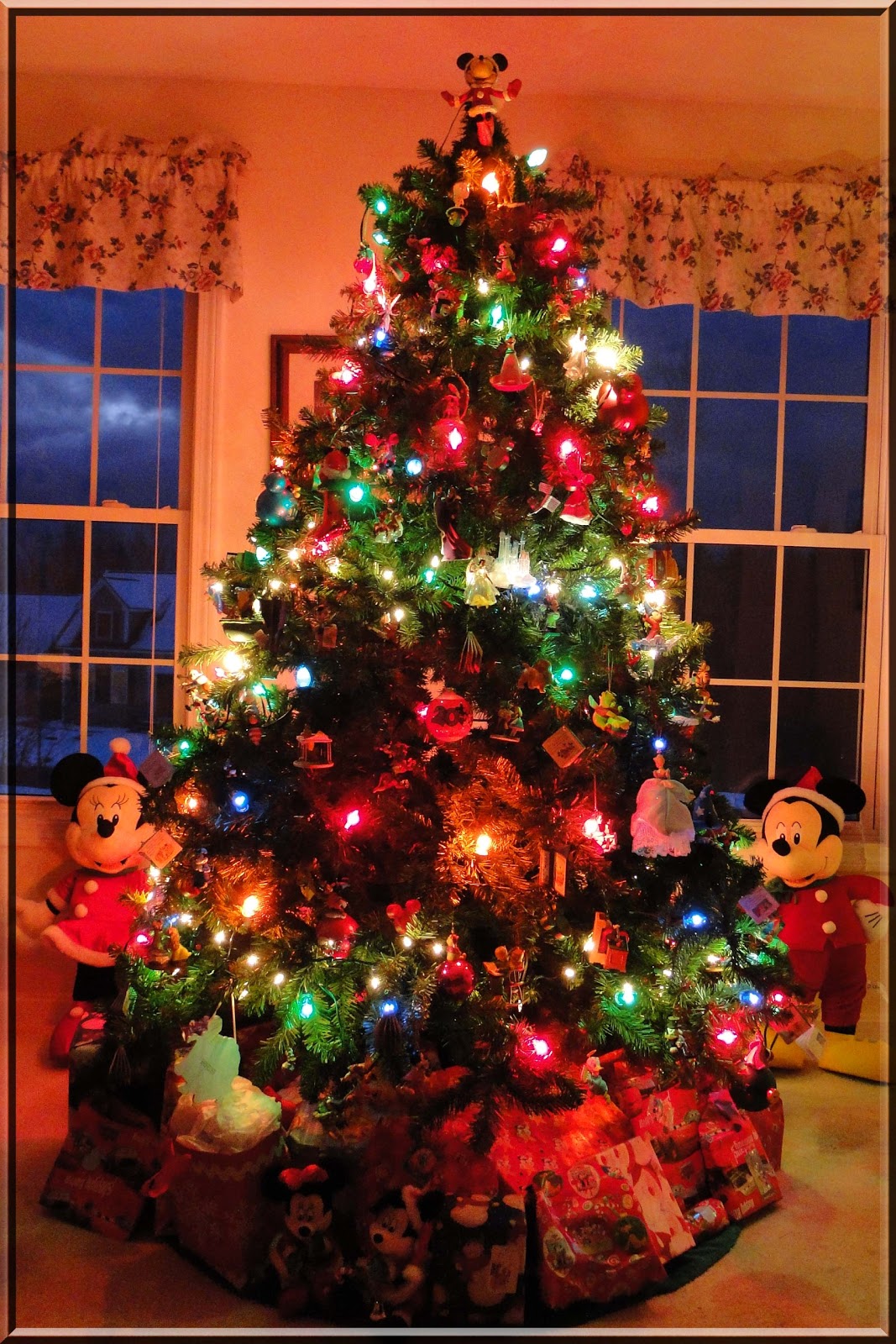 disney-christmas-tree