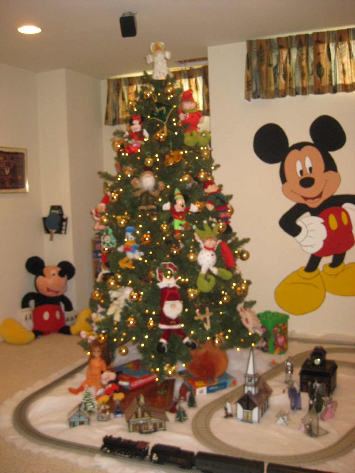 disney-christmas-tree-ornaments