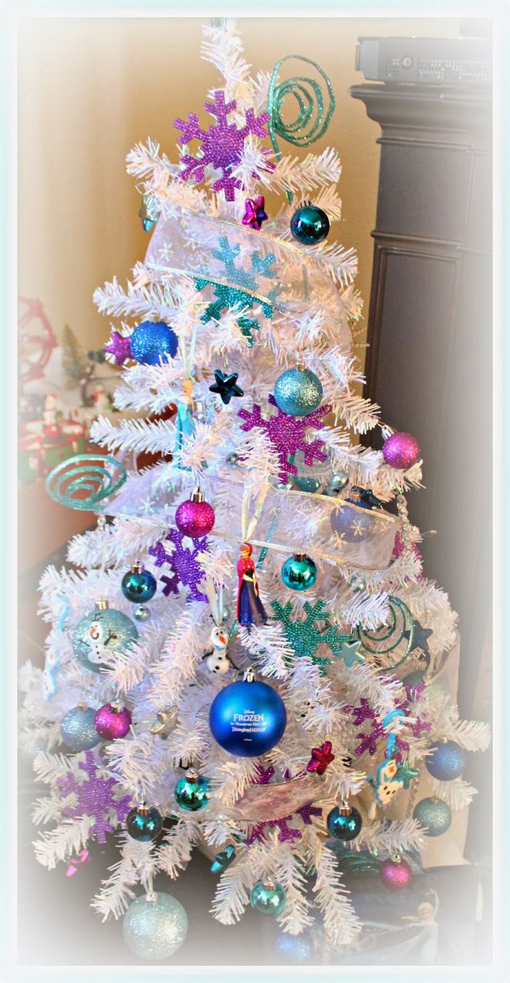 disney-frozen-christmas-tree