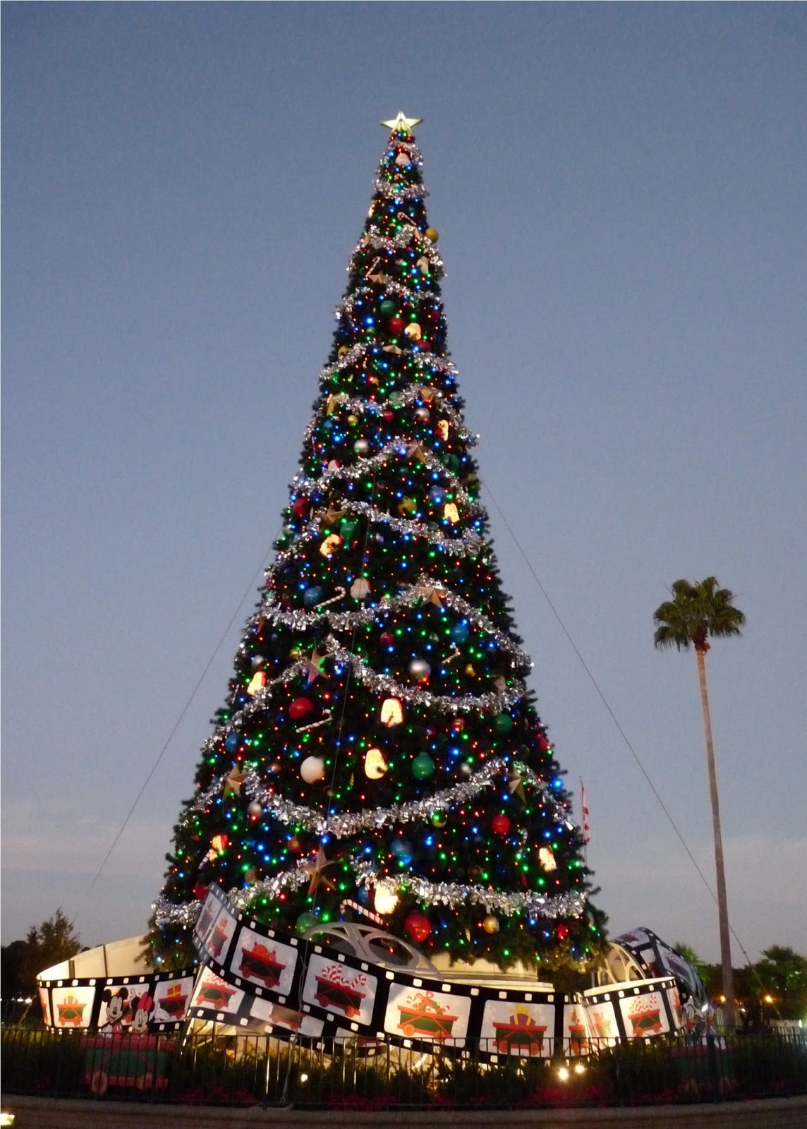 disney-world-christmas-tree-fine-ideas