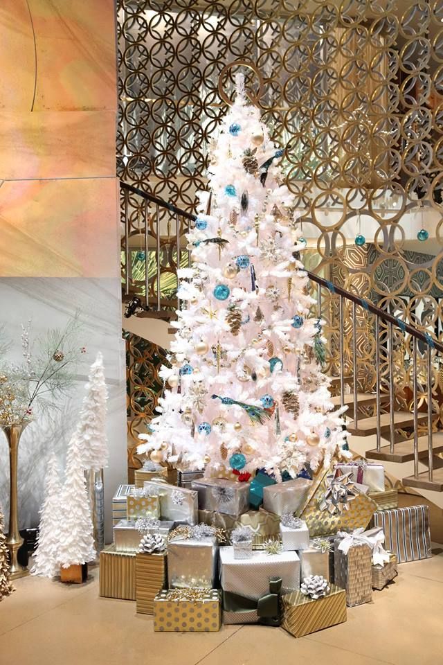 elegant-christmas-tree-decorating-design