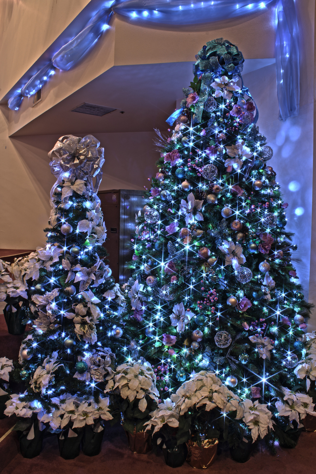 elegant-christmas-tree-decorating
