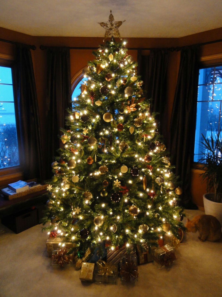 elegant-christmas-tree-theme