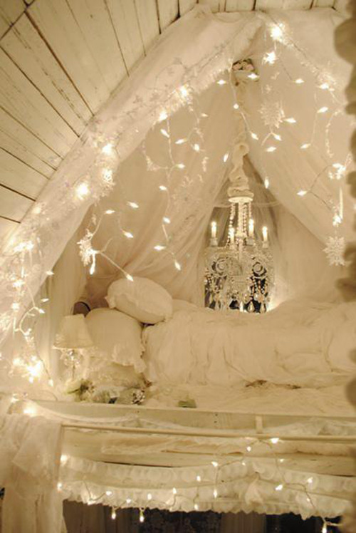 fairy-lights-bedroom