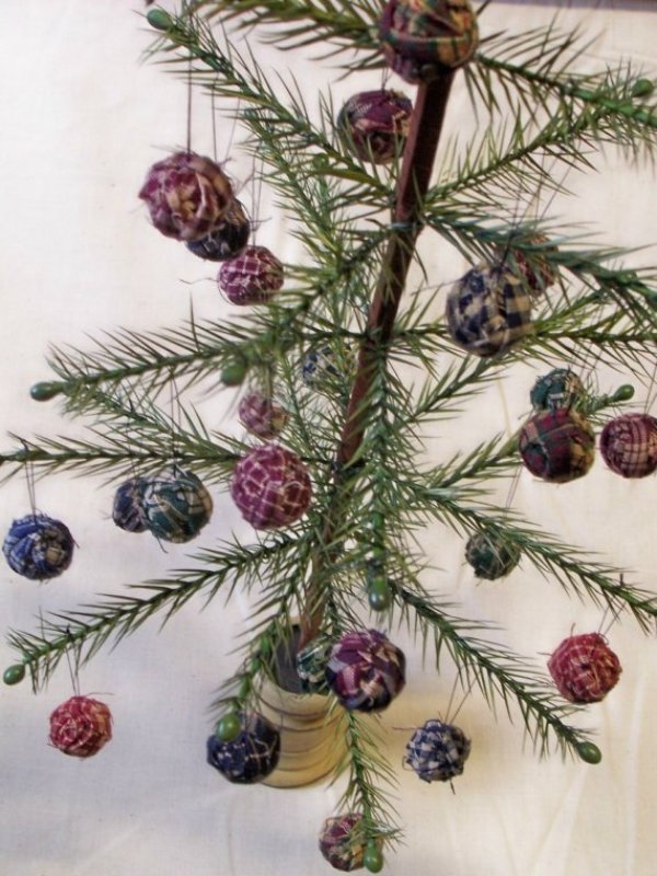 feather-tree-ornament-ball-rag