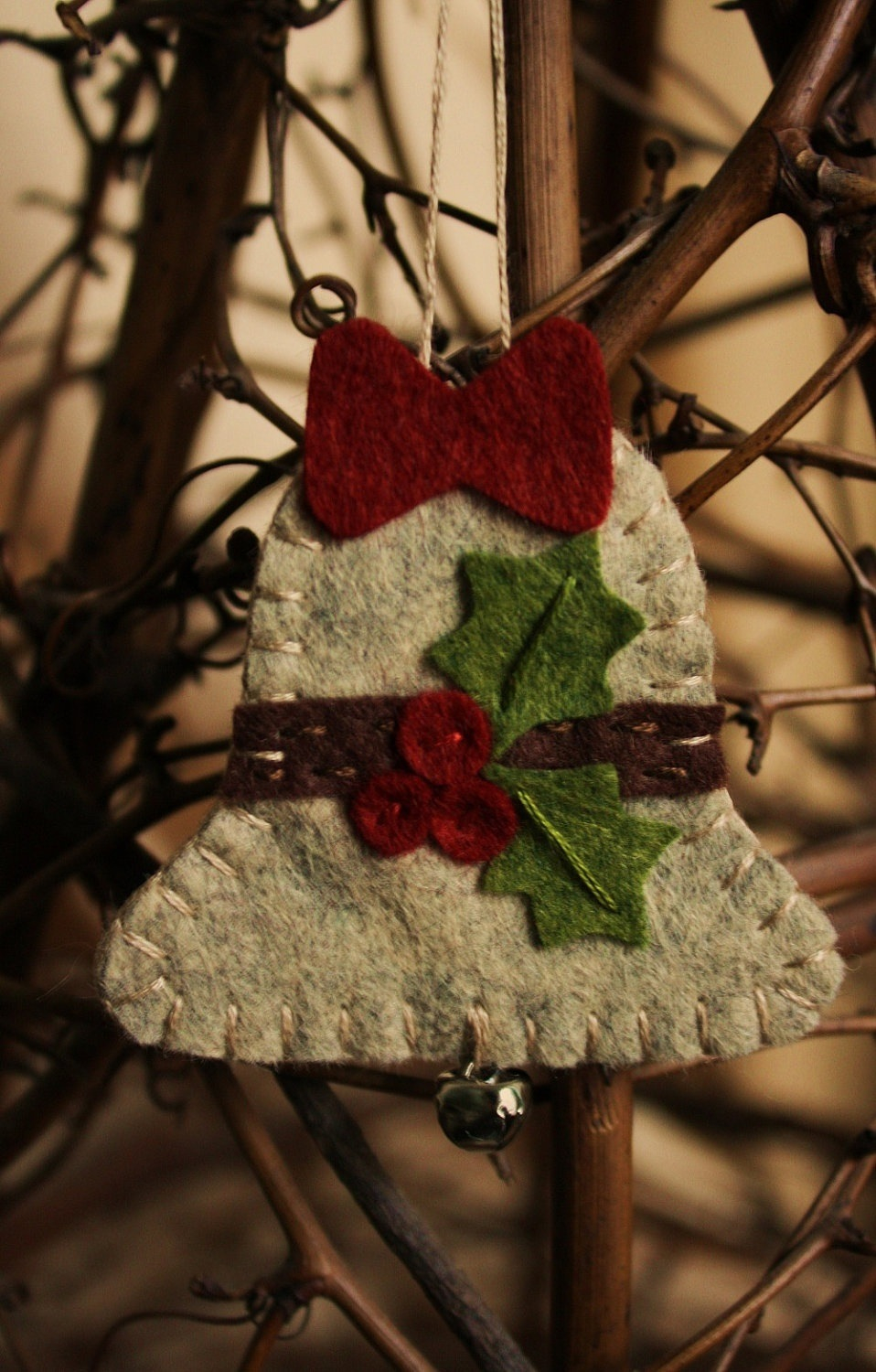 felt-christmas-ornament-bell