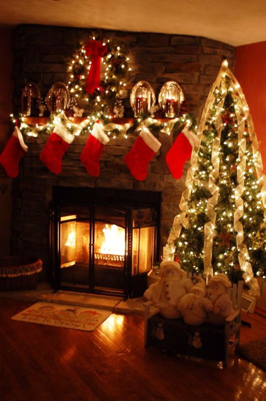 fireplace-christmas-tree-lights