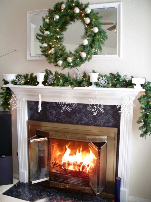 fireplace-mantel-christmas-decorating-ideas