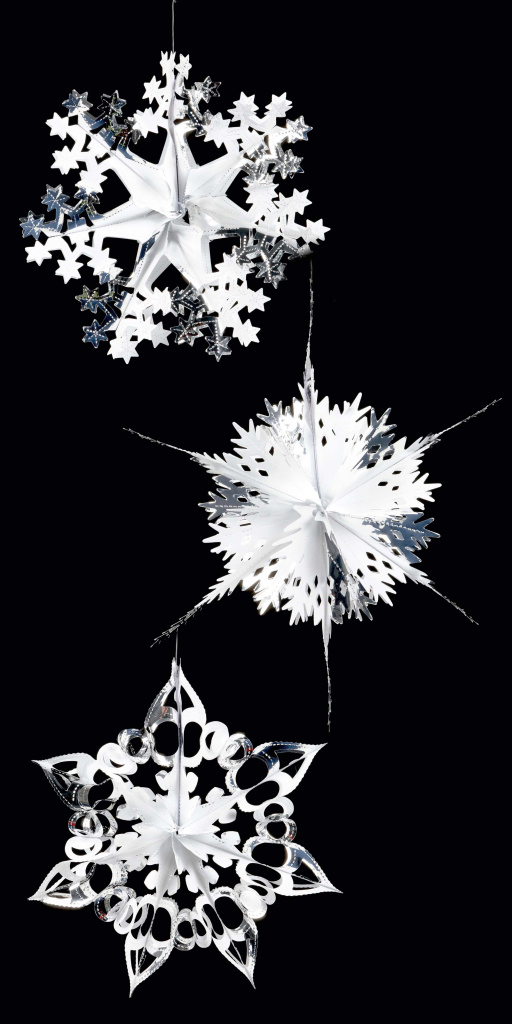 foil-hanging-christmas-design