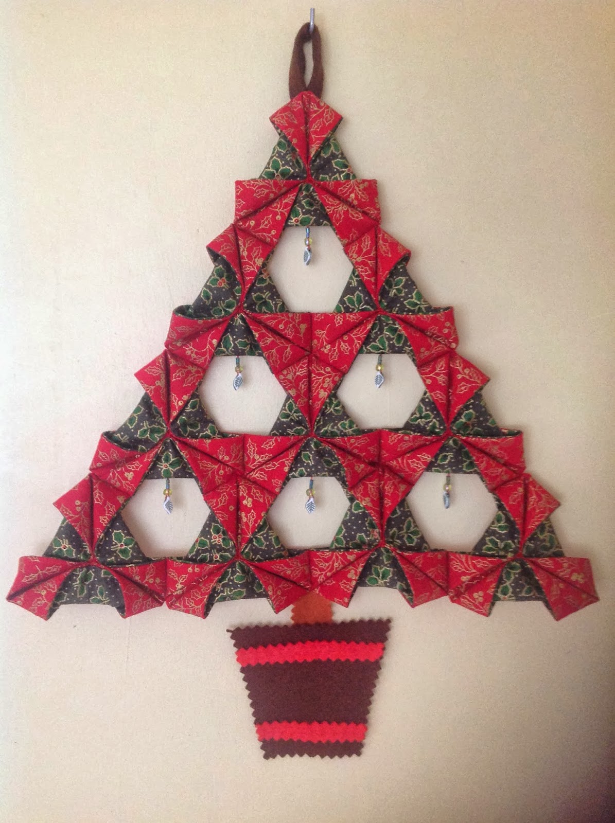 folded-fabric-christmas-tree-design