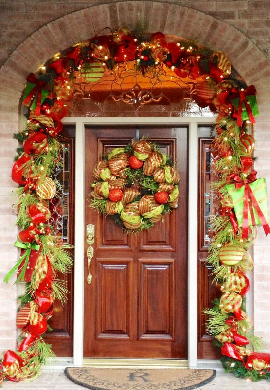 front-door-christmas-decorating-idea