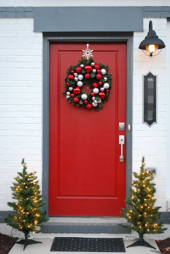 front-door-christmas-decorations