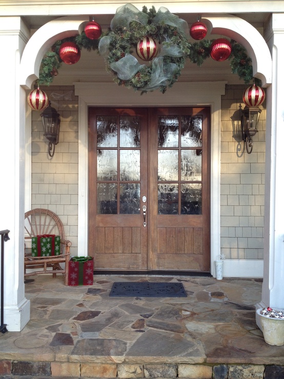 front-porch-christmas-decorating-lovely-design