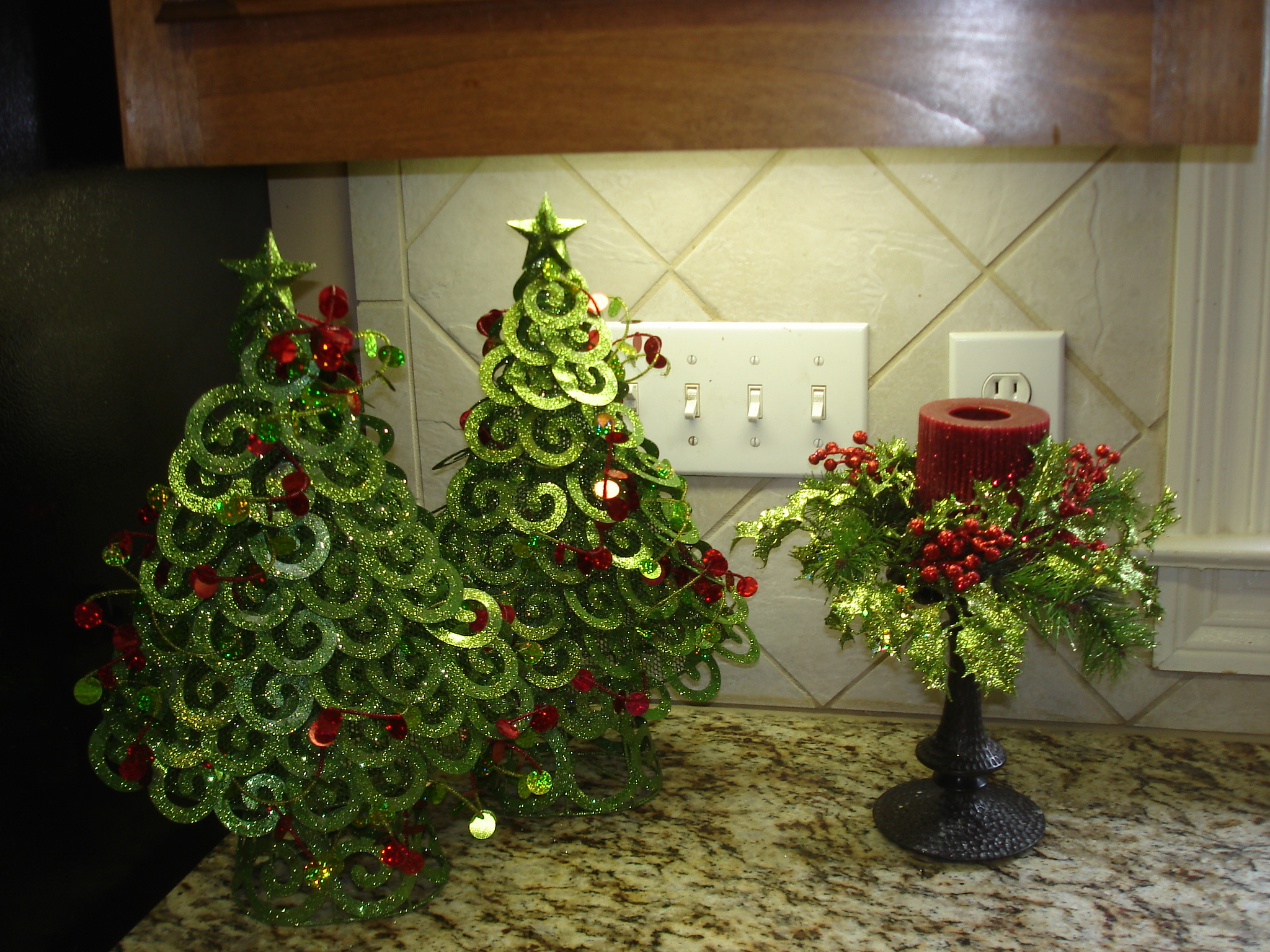 fun-christmas-tree-decorating-idea