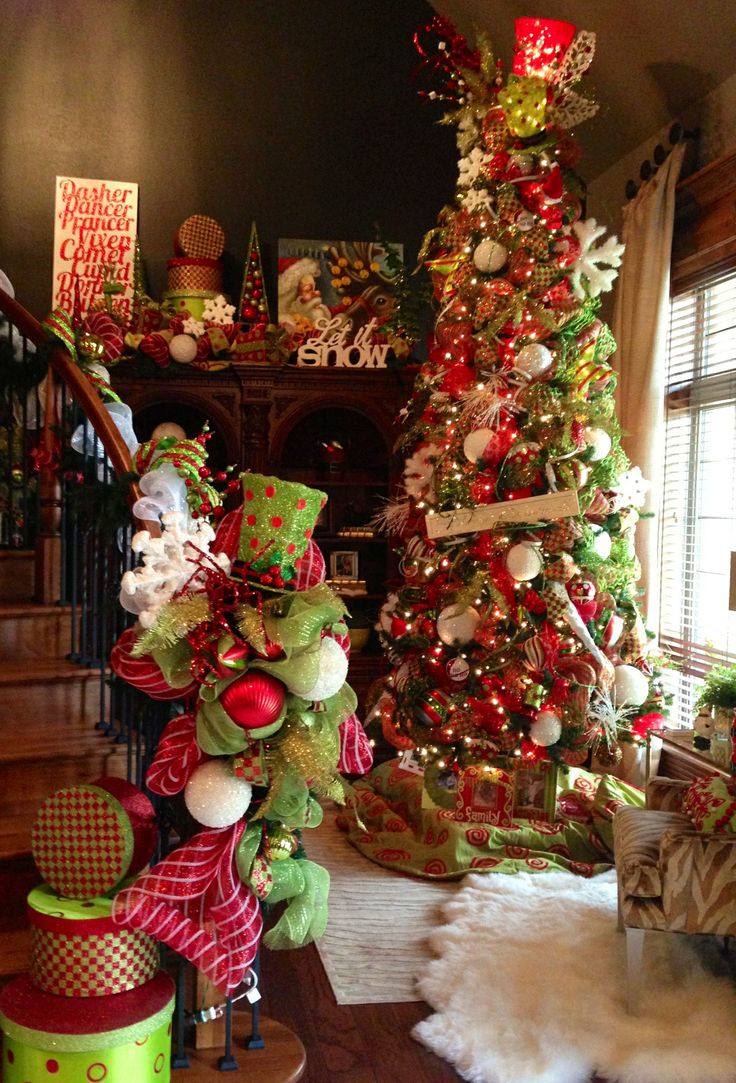 funky-christmas-tree-decorating