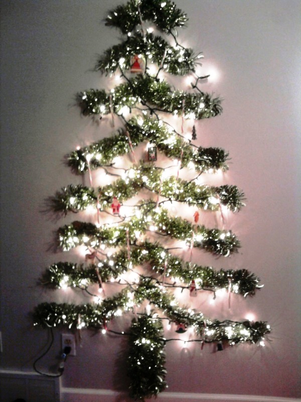 garland-christmas-tree-on-wall