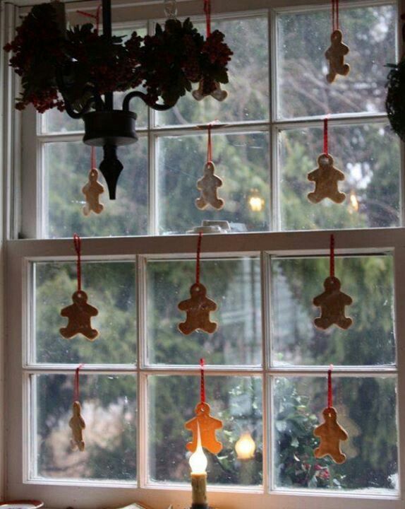 gingerbread-christmas-windows
