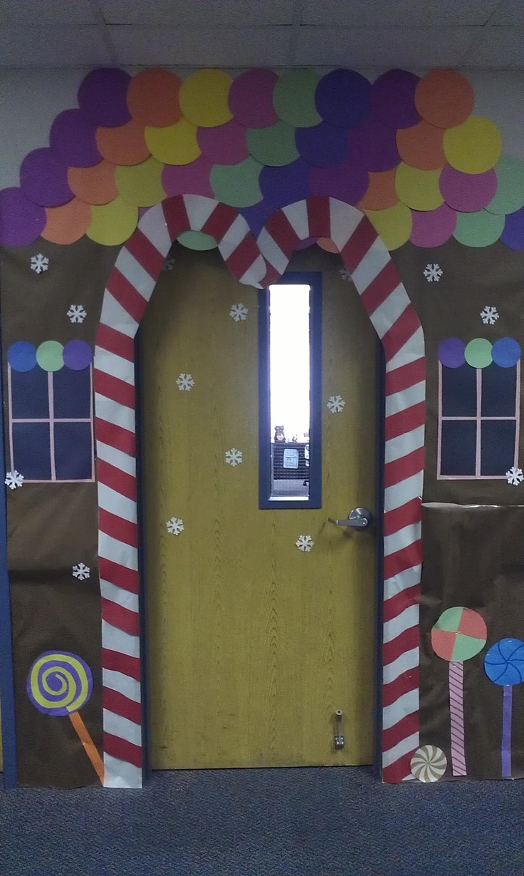 gingerbread-house-classroom-door-idea