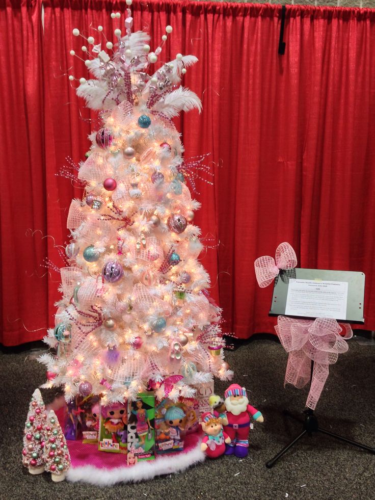 girly-pink-and-white-christmas-tree