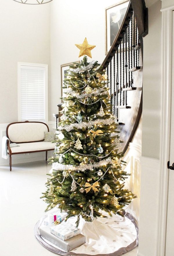 gold-christmas-tree-decorating