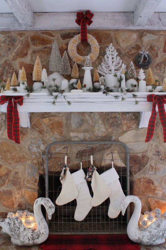 gorgeous-christmas-fireplace-decor