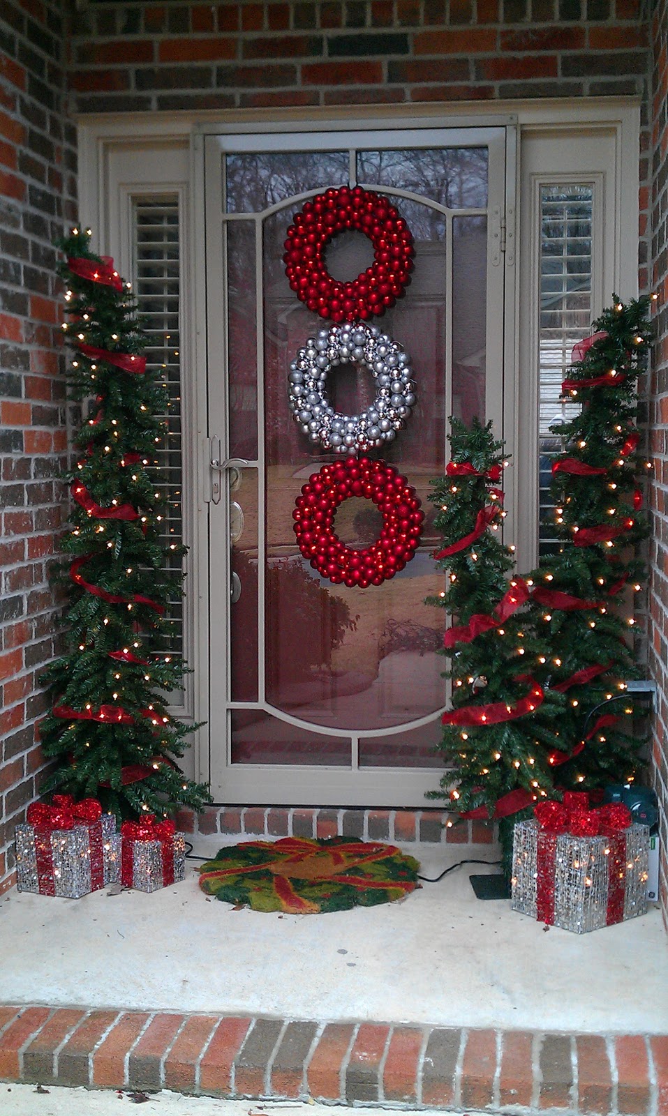 green-front-porch-christmas-decorating-ideas