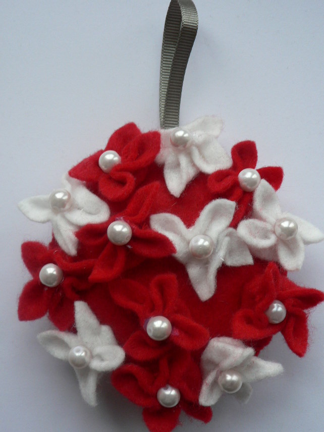 handmade-felt-christmas-ornaments