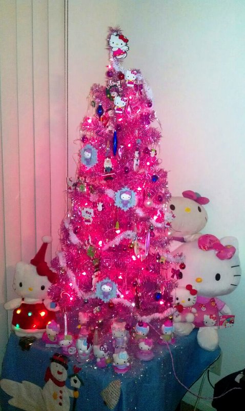 hello-kitty-pink-christmas-tree