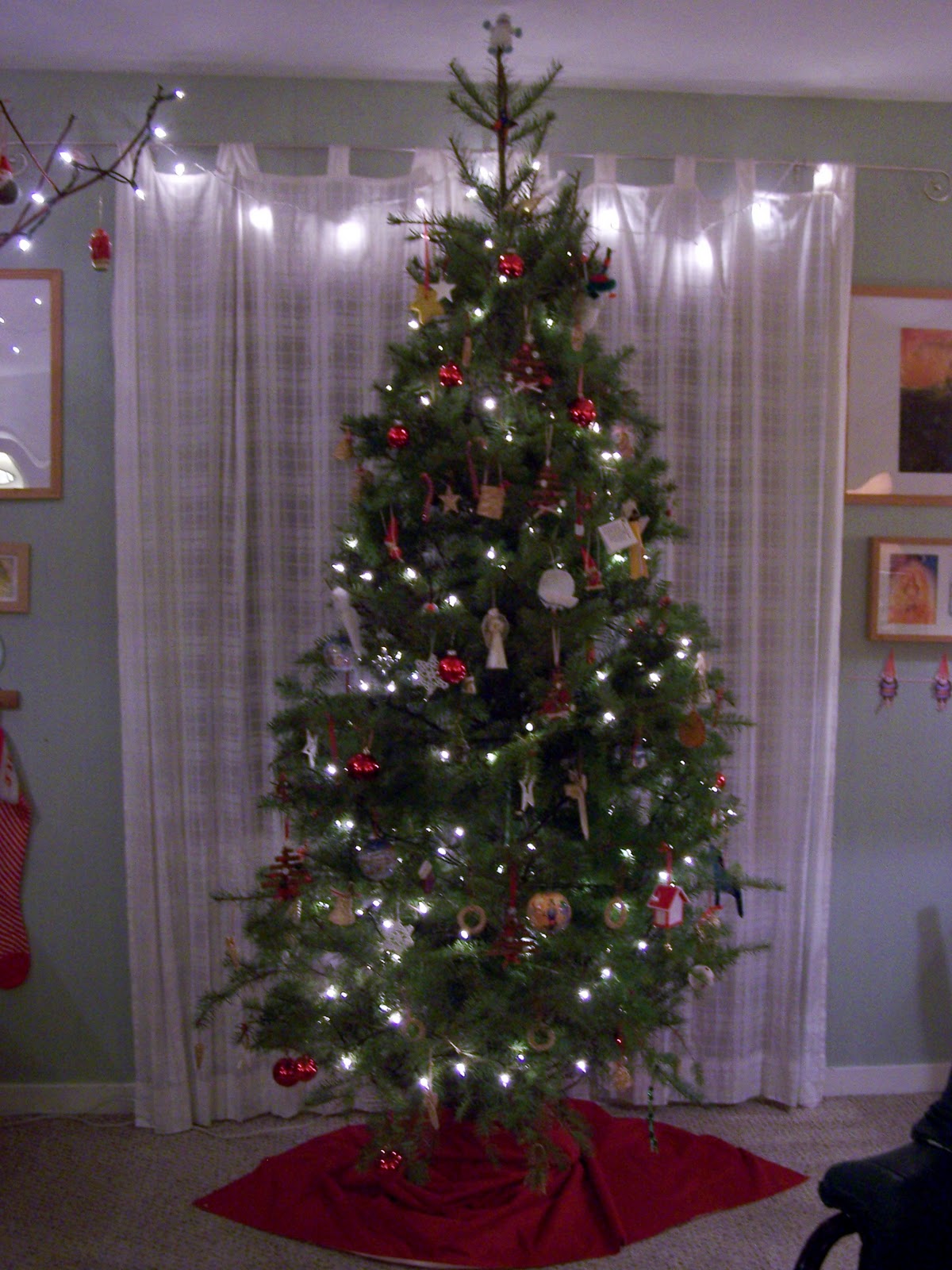 homemade-christmas-ornaments-family-tree