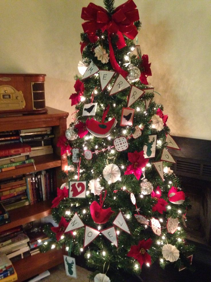 homemade-christmas-tree-with-ornaments-fine-ideas