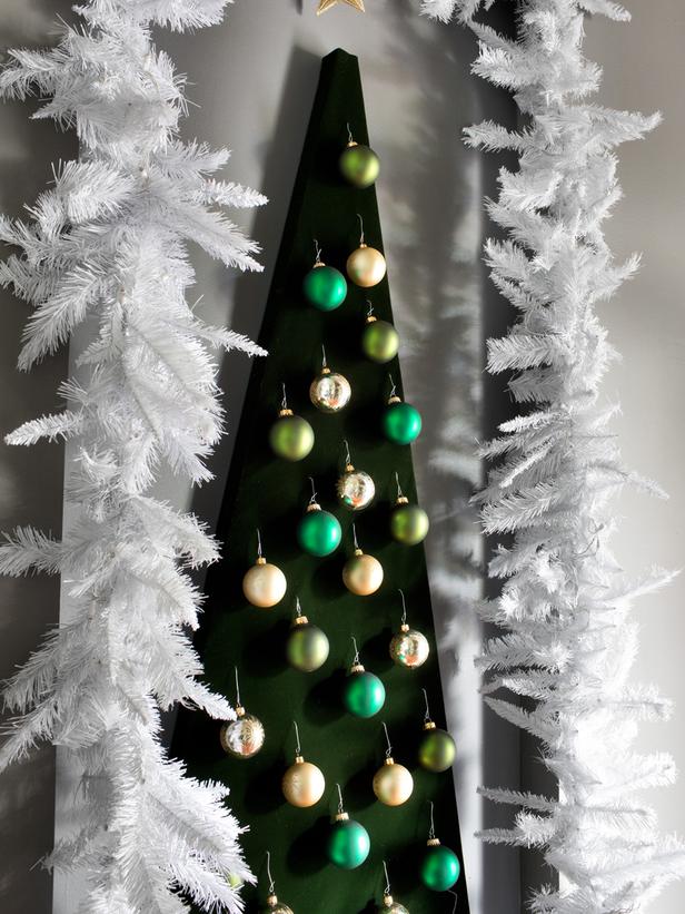 how-to-make-a-wall-mounted-christmas-tree