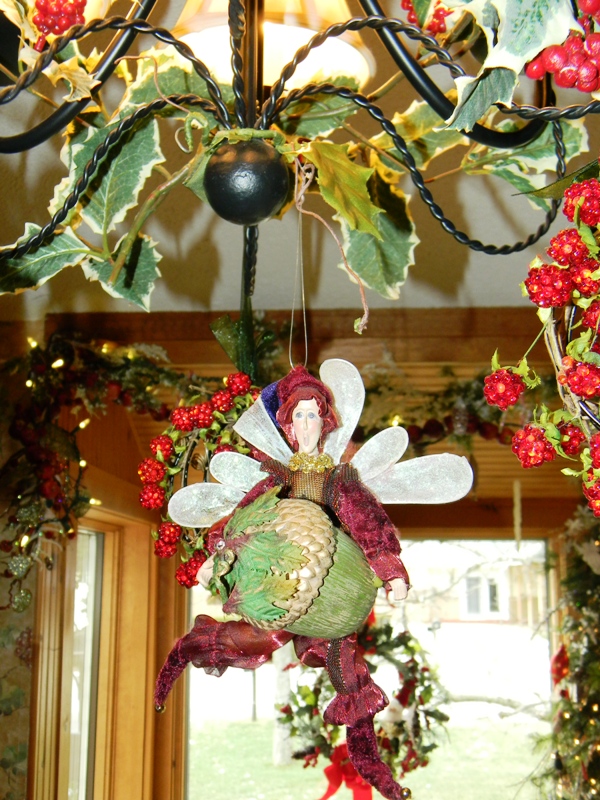 icy-winter-wonderland-christmas-tree-decorations