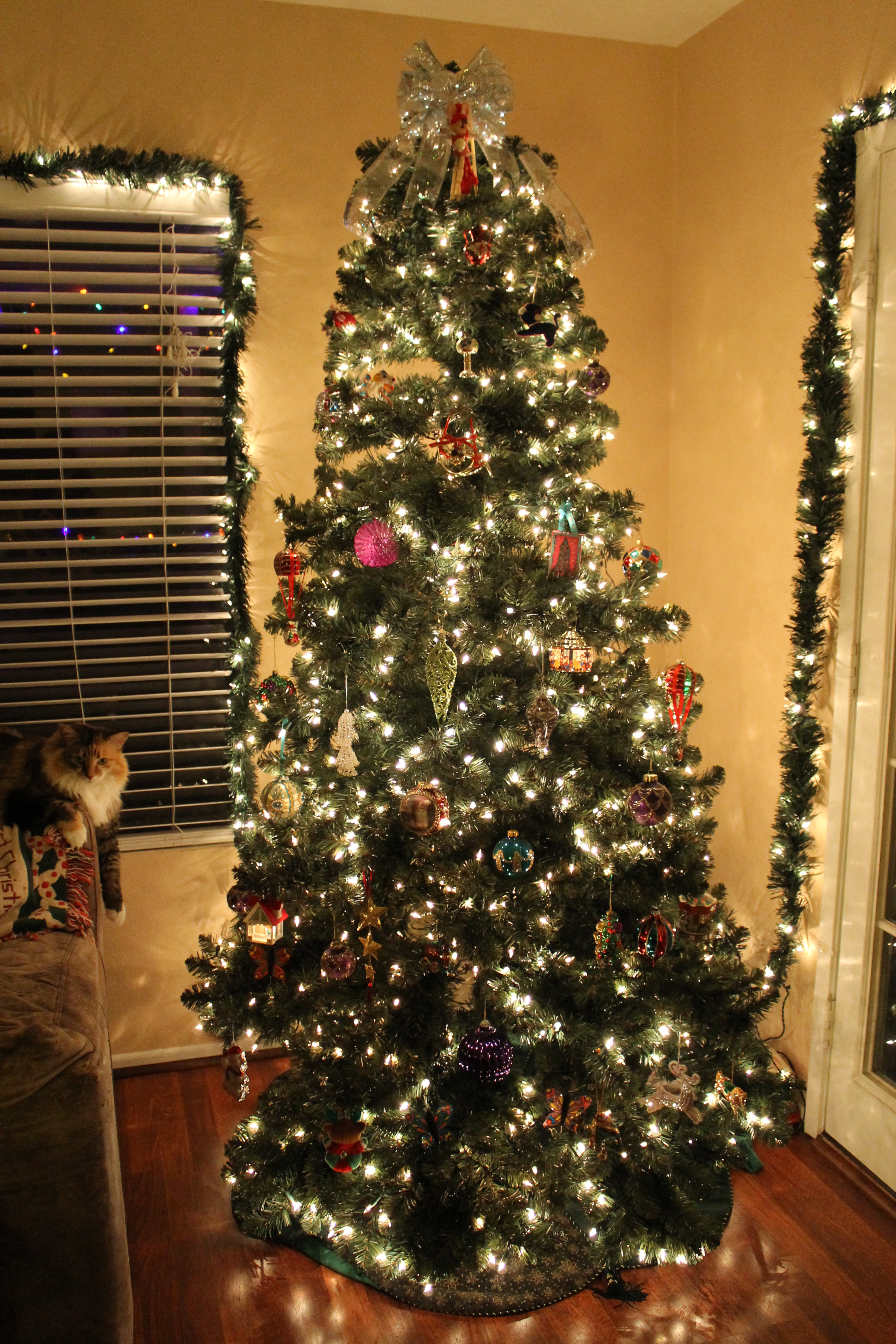 indoor-christmas-tree-decorations