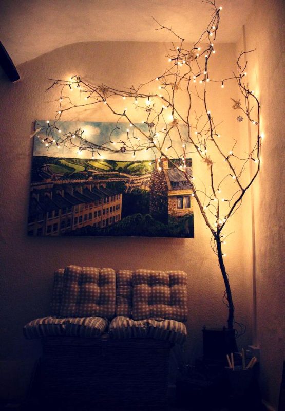 indoor-tree-with-white-lights