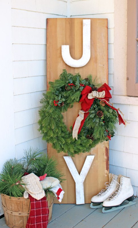 joy-sign-with-wreath-outdoor-chirrstmas