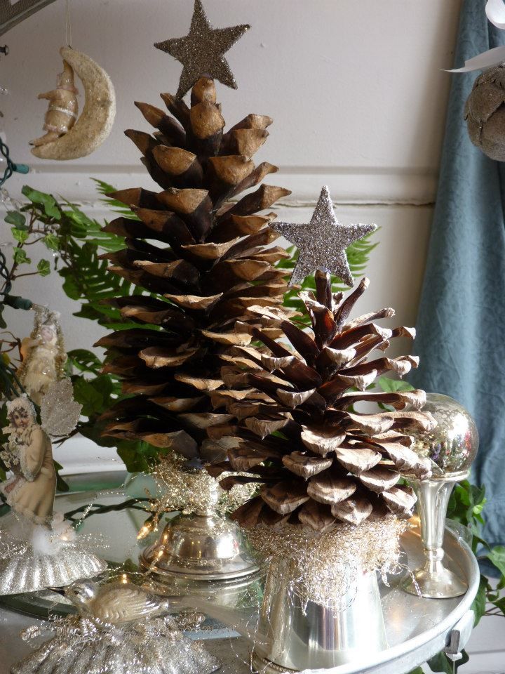 large-pine-cone-christmas-tree