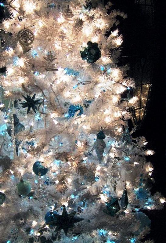 light-blue-and-white-christmas-tree
