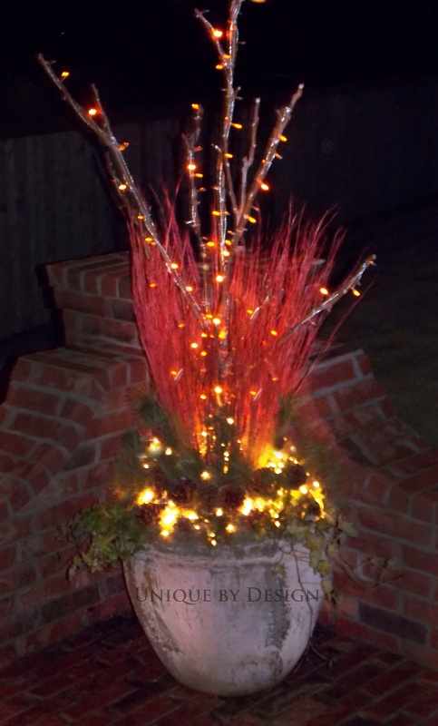 lighted-outdoor-christmas-urn